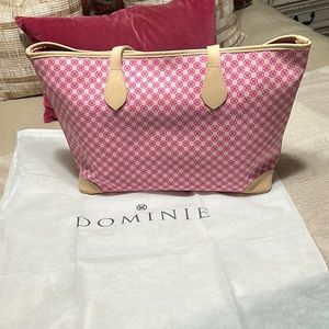 New tote ,has a detached pouch for extra things